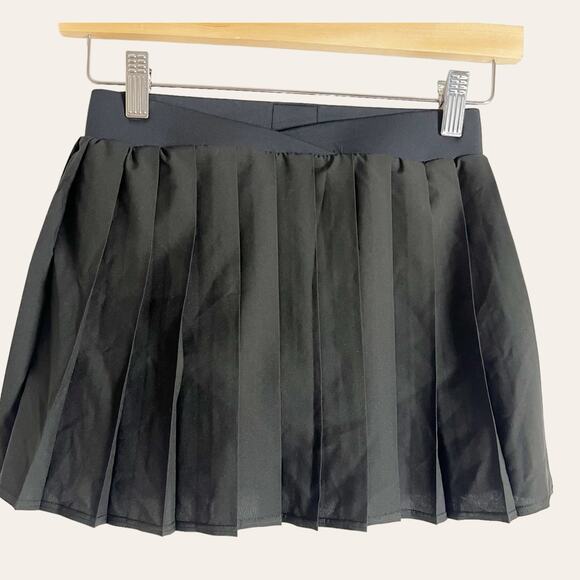 Frankies Bikinis Active Windy Pleated Mini Black Tennis Skort Size XS - Picture 4 of 10